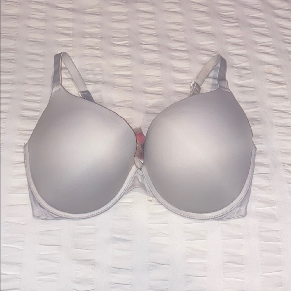 White Victoria’s Secret push-up bra